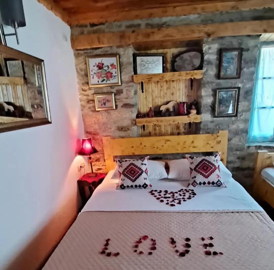 "Villa 70" Guesthouse Гирокастра Экстерьер фото