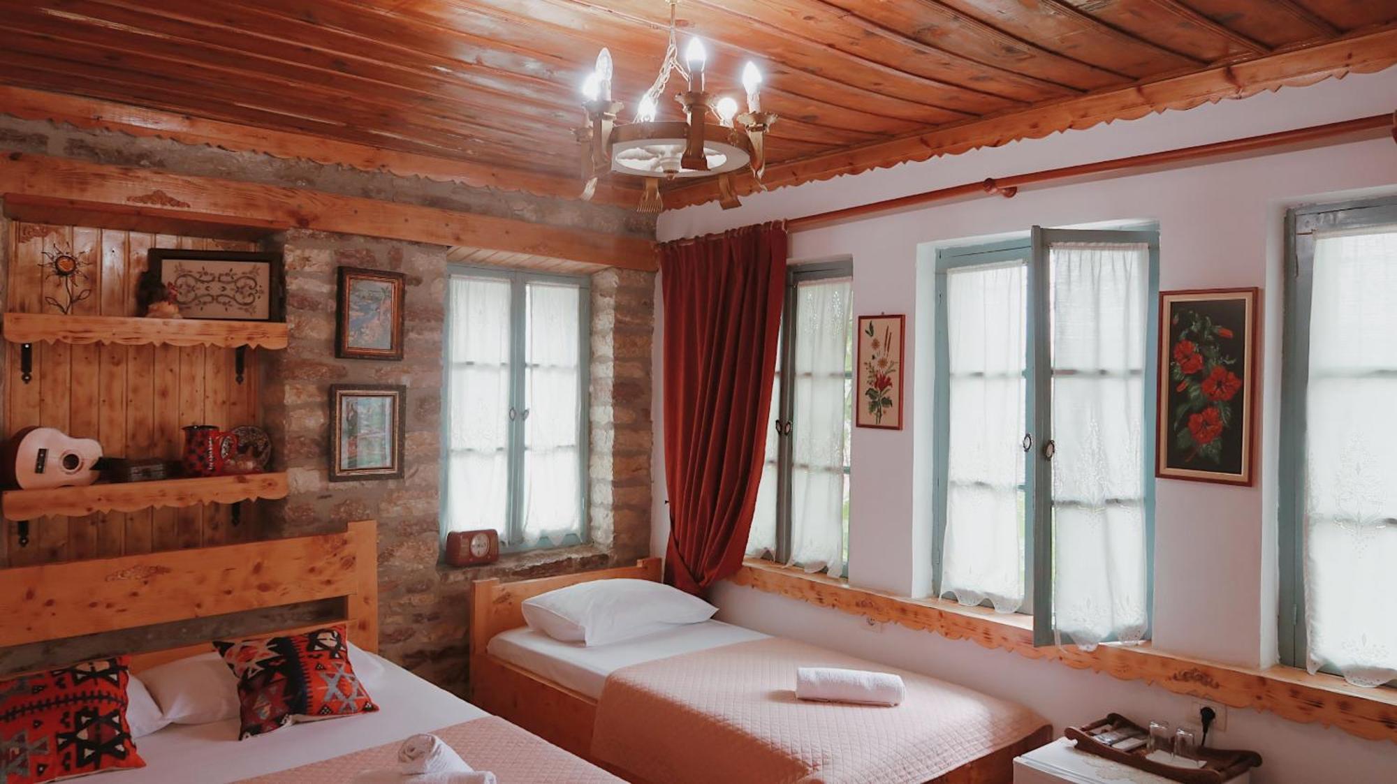 "Villa 70" Guesthouse Гирокастра Экстерьер фото