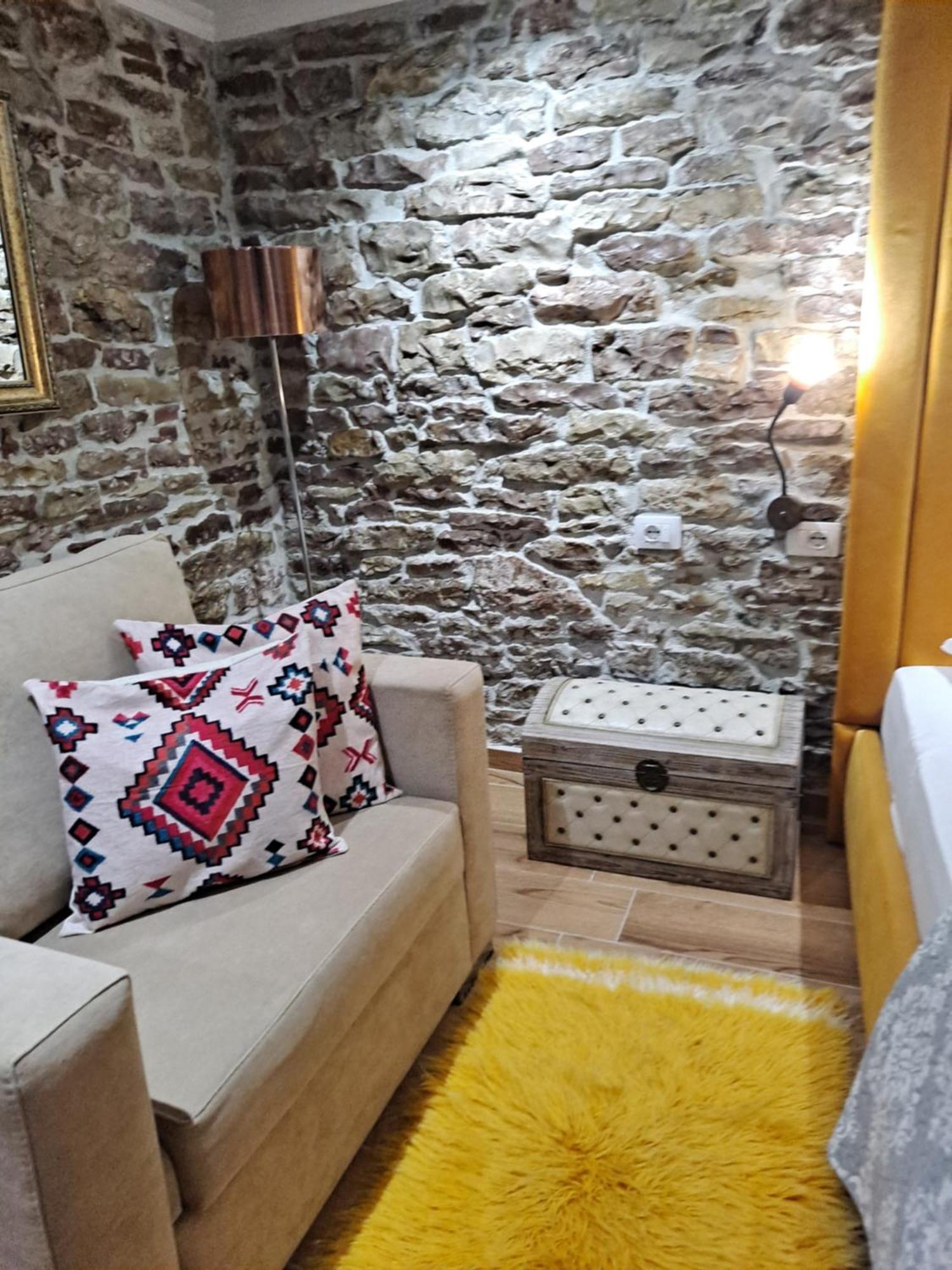 "Villa 70" Guesthouse Гирокастра Экстерьер фото
