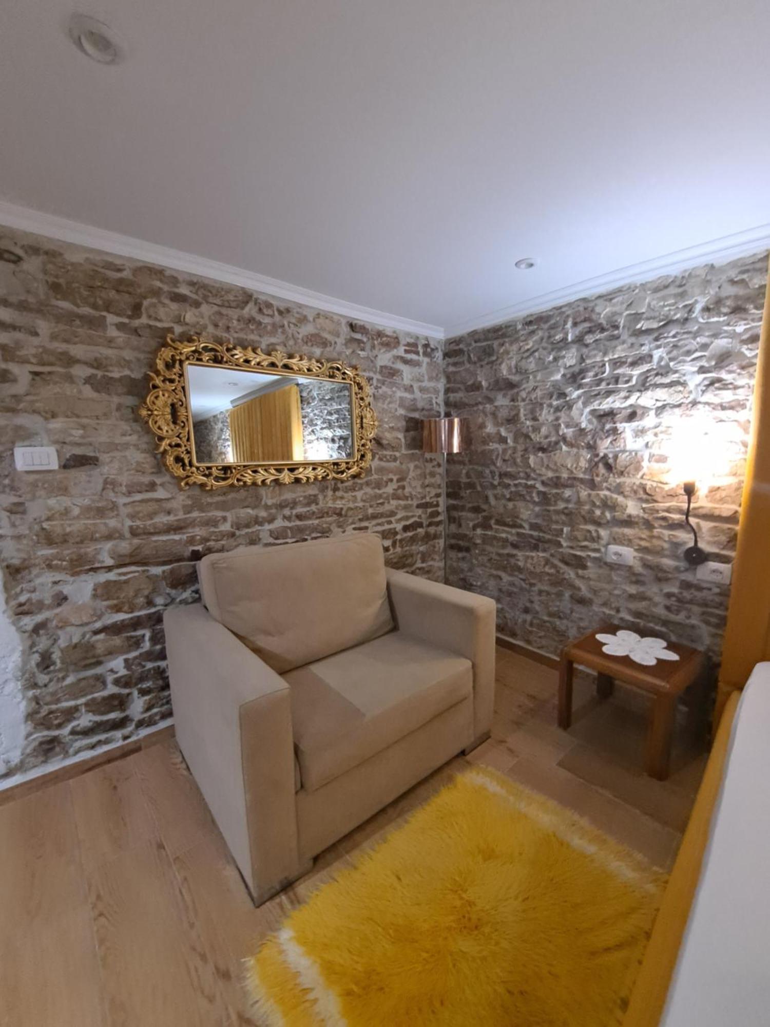 "Villa 70" Guesthouse Гирокастра Экстерьер фото