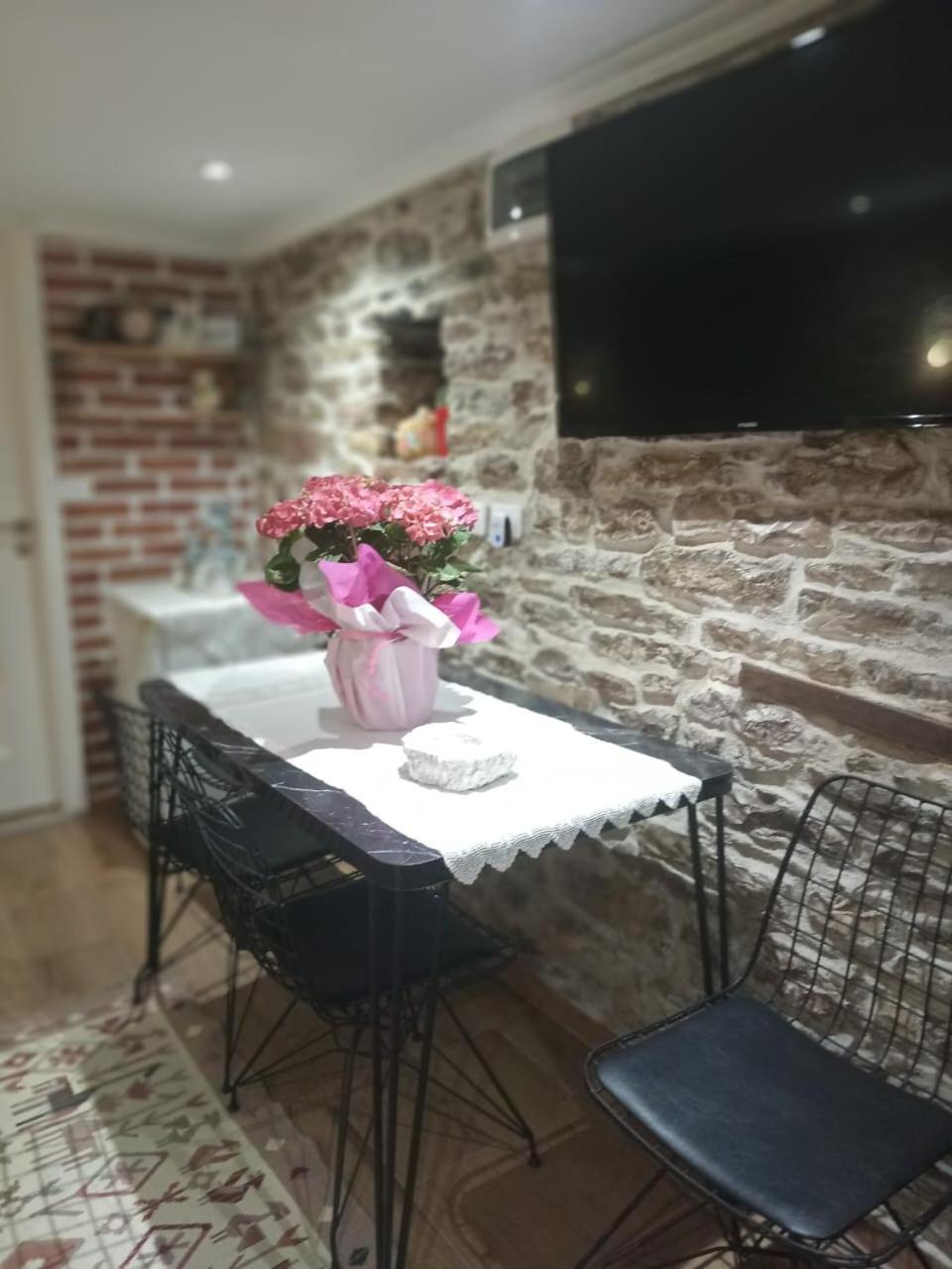"Villa 70" Guesthouse Гирокастра Экстерьер фото