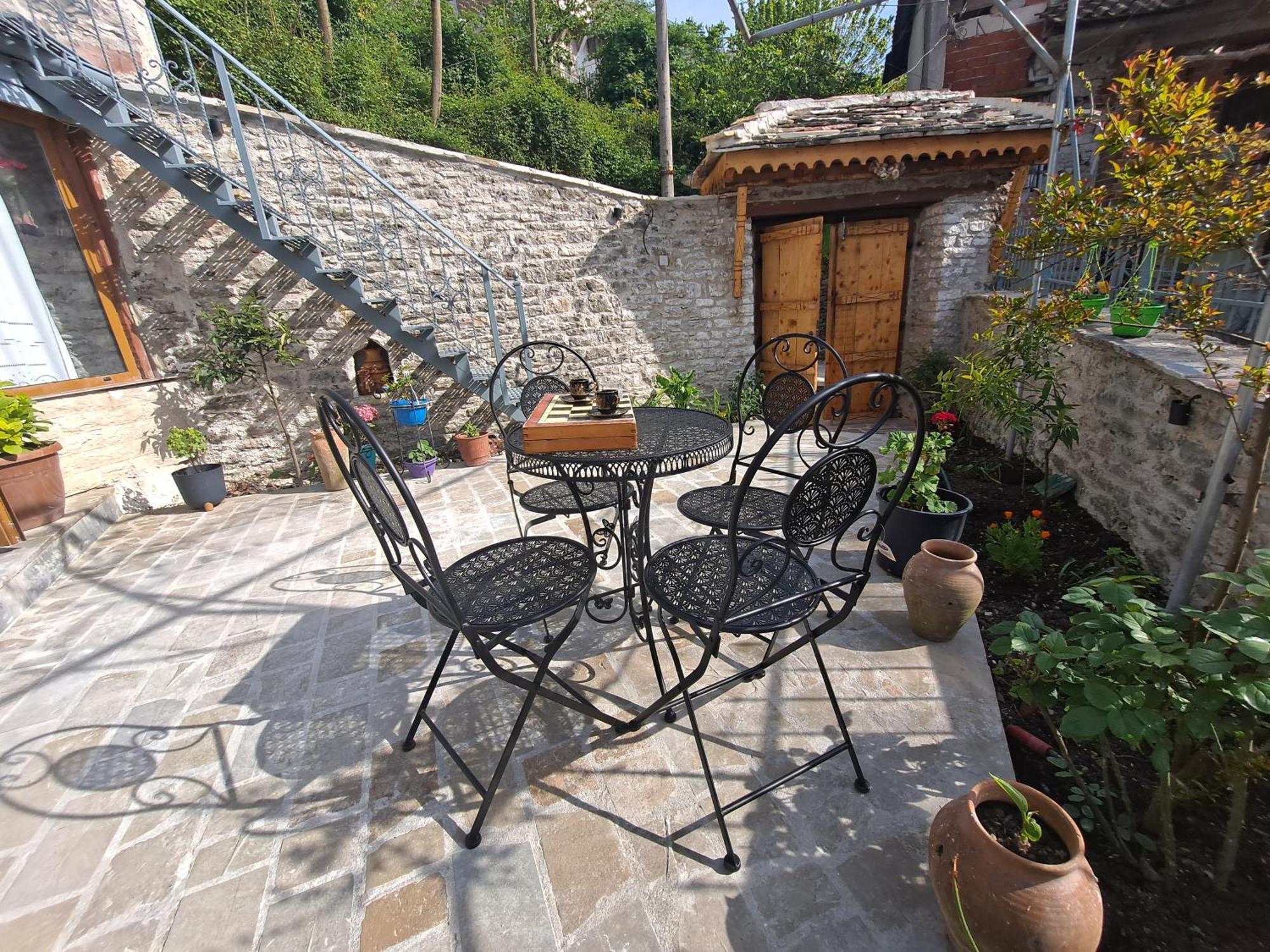 "Villa 70" Guesthouse Гирокастра Экстерьер фото