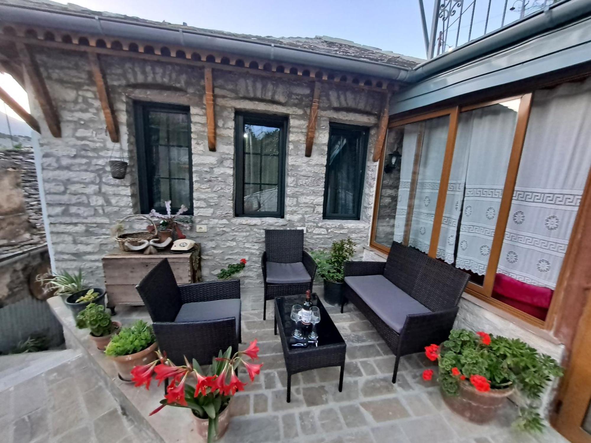 "Villa 70" Guesthouse Гирокастра Экстерьер фото