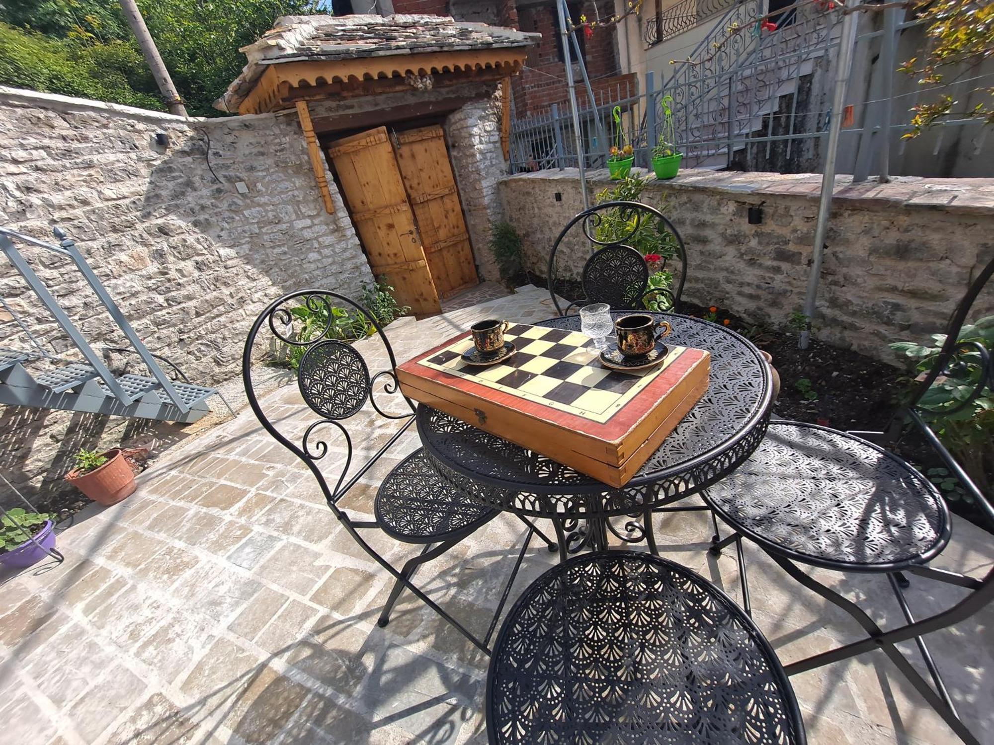 "Villa 70" Guesthouse Гирокастра Экстерьер фото