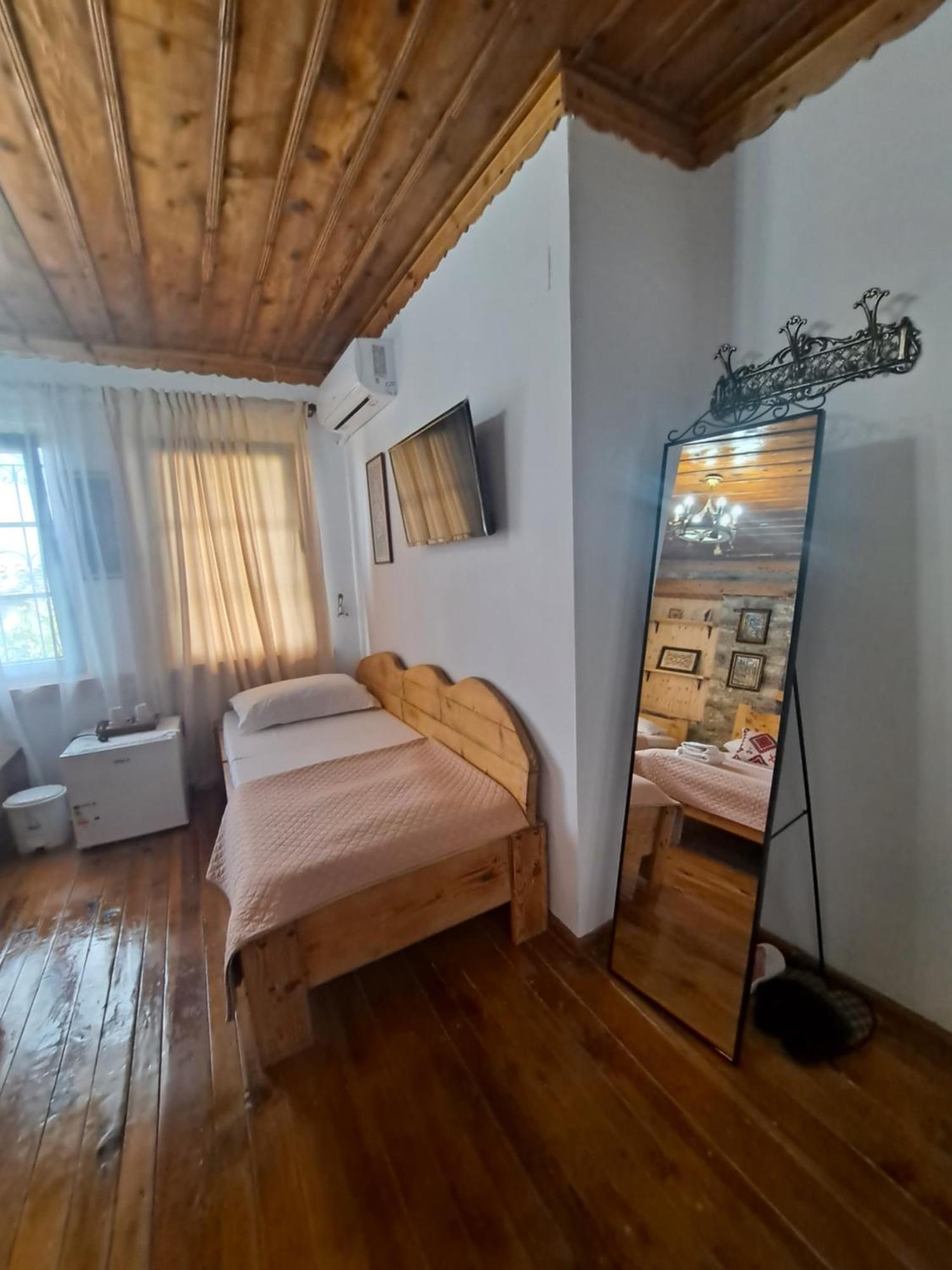 "Villa 70" Guesthouse Гирокастра Экстерьер фото